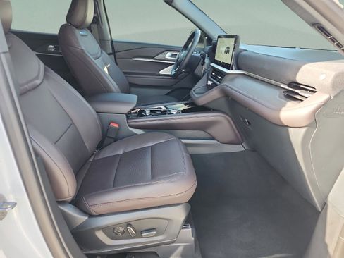 New 2026 Ford Explorer Platinum image 18