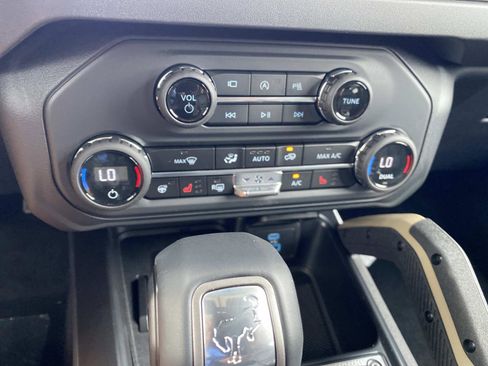 New 2025 Ford Bronco Badlands image 17