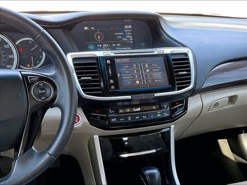 Certified 2017 Honda Accord EX-L image 18