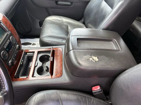 Used 2010 Chevrolet Suburban LTZ AWD/4WD image 28