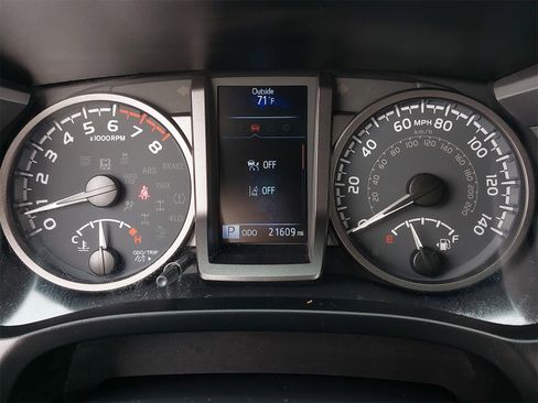 Used 2021 Toyota Tacoma TRD Off-Road image 18