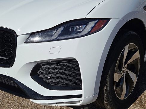 Used 2024 Jaguar F-PACE R-Dynamic S image 9