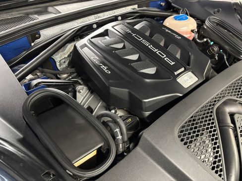 Used 2017 Porsche Macan Turbo image 8