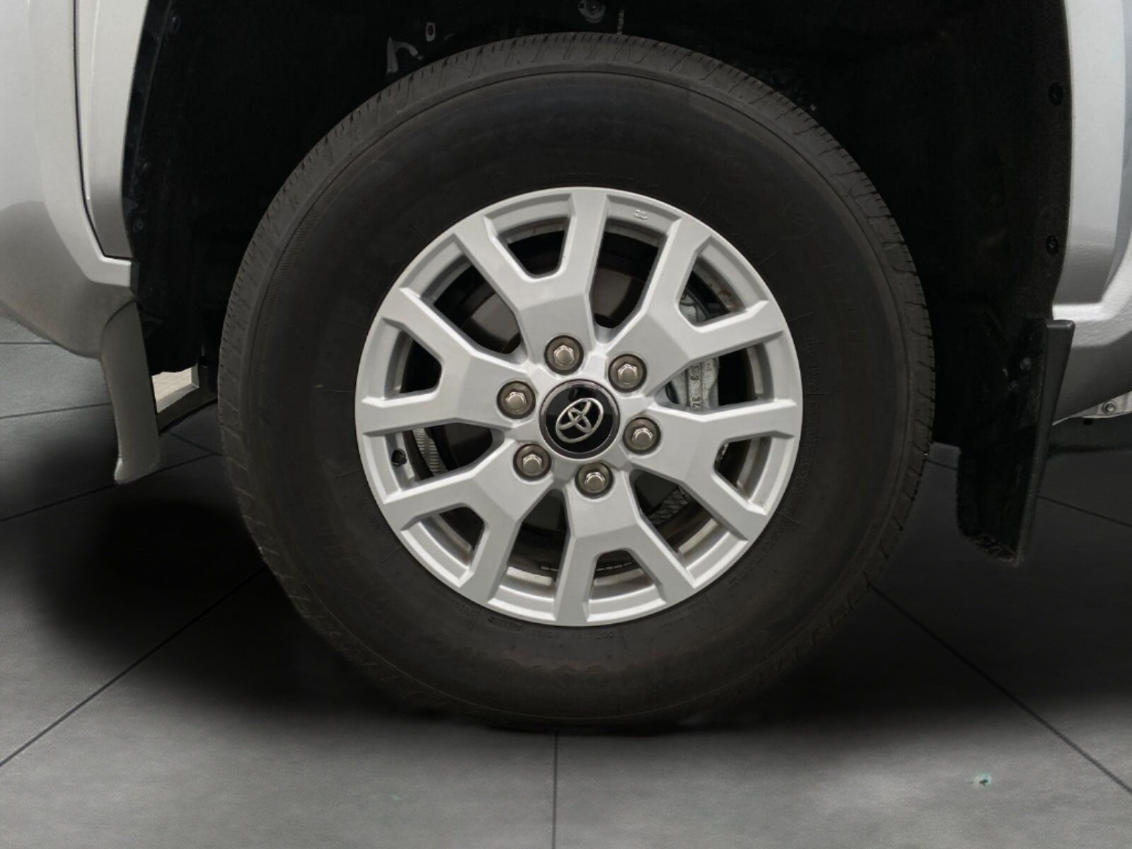 Used 2024 Toyota Tacoma SR5 AWD/4WD image 13
