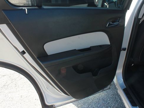Used 2010 Chevrolet Equinox LT AWD/4WD image 34