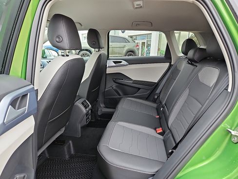 New 2026 Volkswagen Taos SE image 9