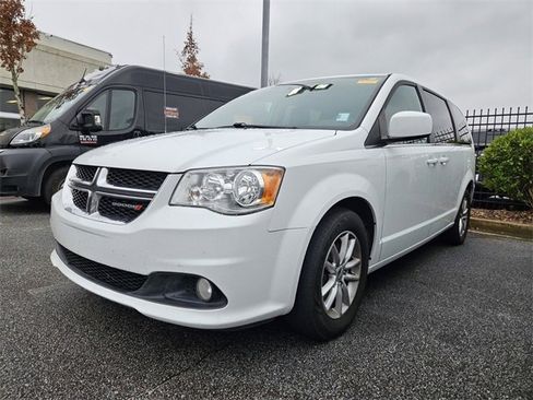 Used 2018 Dodge Grand Caravan SXT image 3