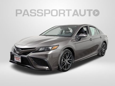 Used 2021 Toyota Camry SE w/ Convenience Package image 1
