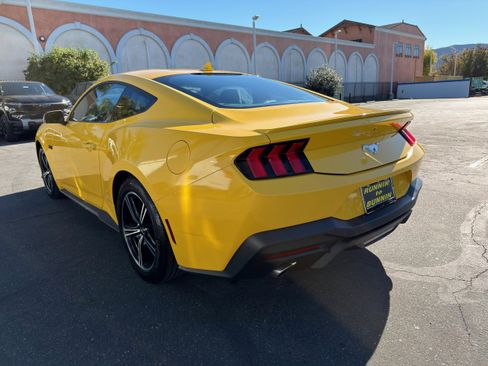 Used 2024 Ford Mustang Premium image 6