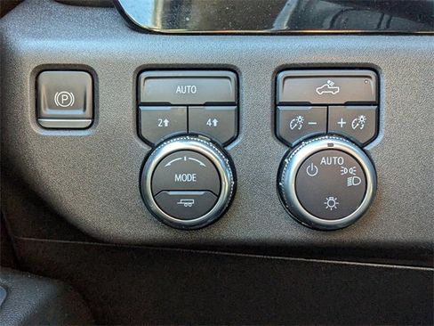 Used 2022 GMC Sierra 1500 SLE image 16