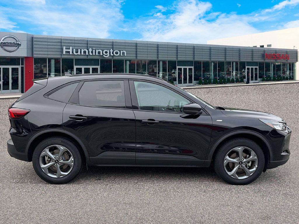 Used 2025 Ford Escape ST-Line Select AWD/4WD image 9