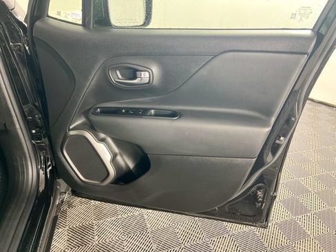 Used 2022 Jeep Renegade Latitude w/ Convenience Group AWD/4WD image 30