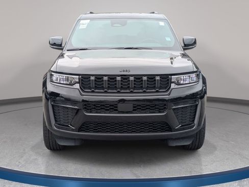 New 2026 Jeep Grand Cherokee Altitude AWD/4WD image 2