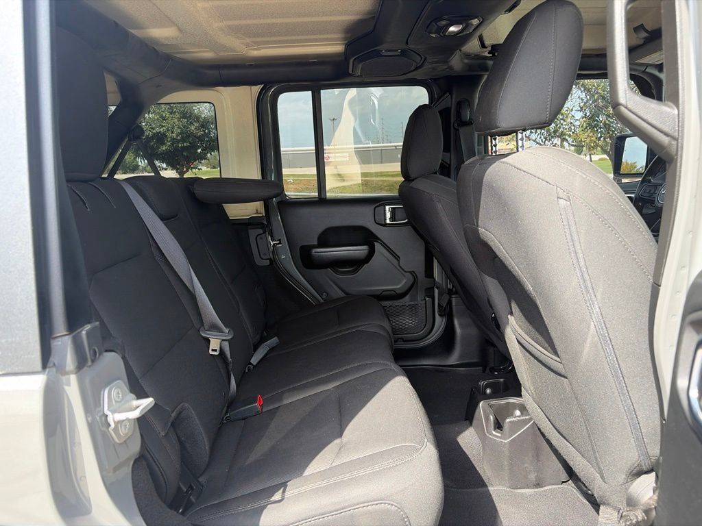 Used 2018 Jeep Wrangler Unlimited Sport S AWD/4WD image 28