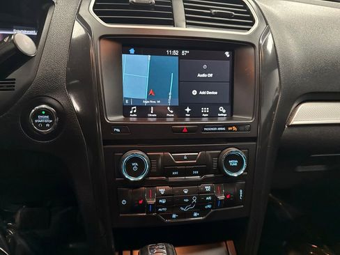 Used 2017 Ford Explorer XLT w/ Equipment Group 202A AWD/4WD image 20