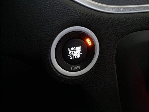 Used 2017 Dodge Charger SXT image 26