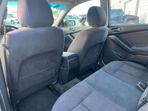 Used 2010 Nissan Altima 2.5 S FWD image 16