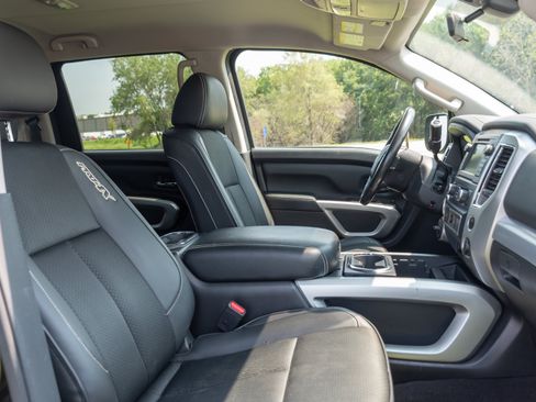 Used 2019 Nissan Titan PRO-4X AWD/4WD image 21
