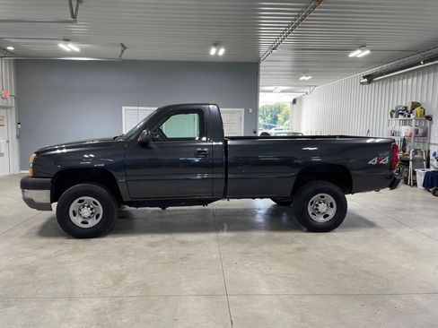 Used 2004 Chevrolet Silverado 2500 W/T w/ Skid Plate Package AWD/4WD image 4