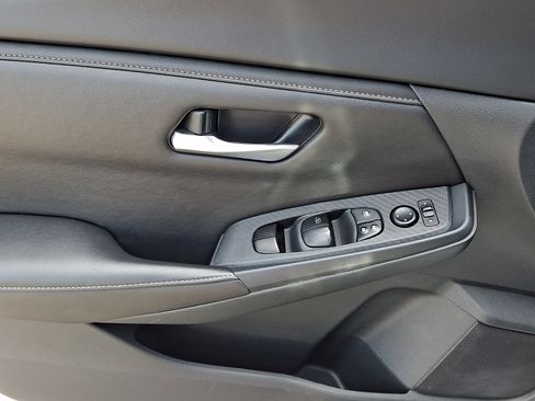 Certified 2025 Nissan Sentra SV FWD image 15