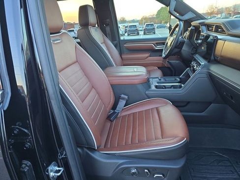 Used 2025 GMC Sierra 2500 Denali Ultimate image 10