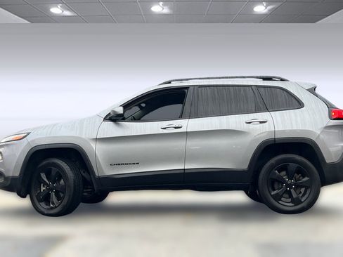 Used 2017 Jeep Cherokee High Altitude image 2