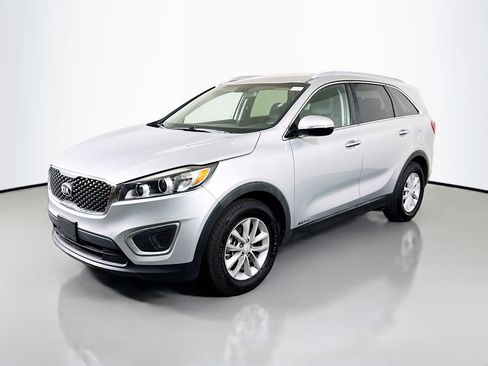Used 2017 Kia Sorento LX V6 image 4