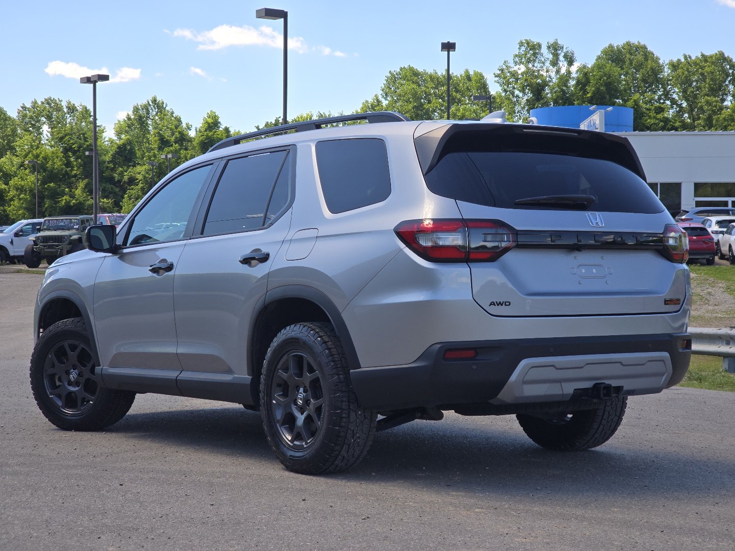 Used 2025 Honda Pilot TrailSport image 16