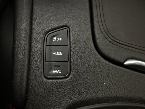 Used 2018 Cadillac XT5 Platinum w/ Driver Assist Package image 32