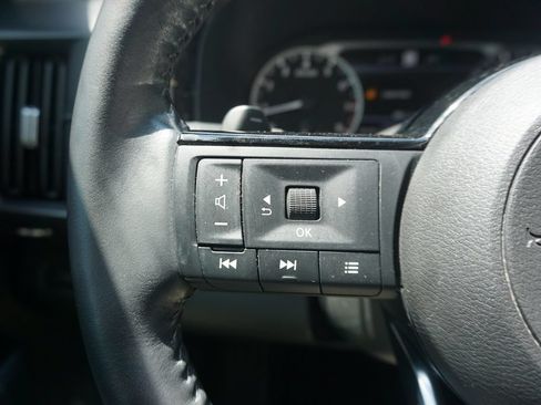 Used 2024 Nissan Pathfinder SL w/ SL Premium Package FWD image 8