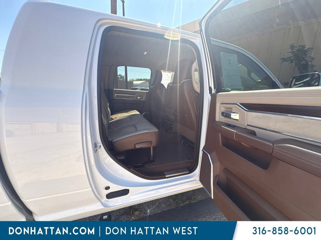 Used 2022 RAM 3500 Laramie AWD/4WD image 4