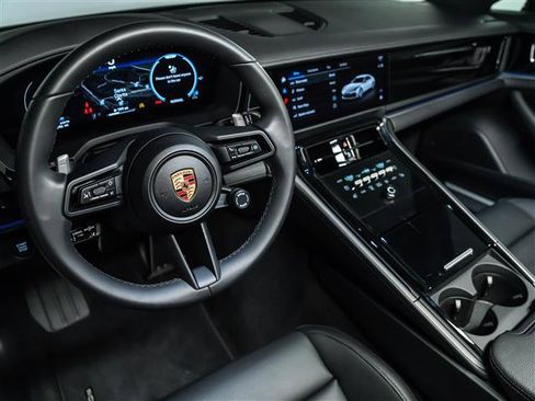 Certified 2025 Porsche Panamera image 4