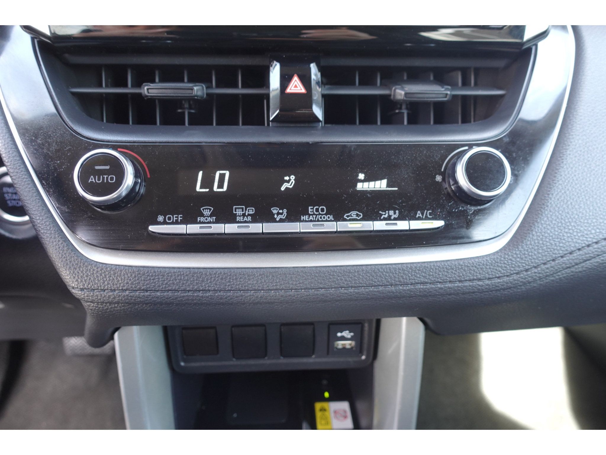 Used 2022 Toyota Corolla Cross LE AWD/4WD image 17