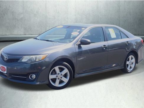 Used 2013 Toyota Camry SE FWD image 10