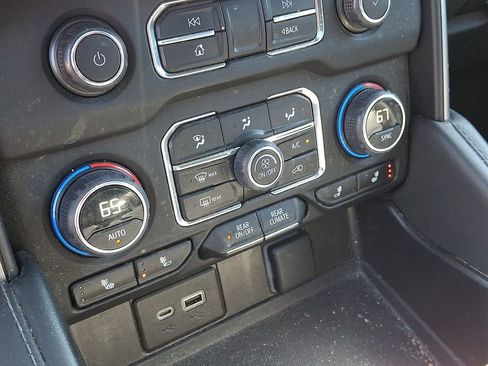 Used 2023 Chevrolet Suburban Z71 AWD/4WD image 17