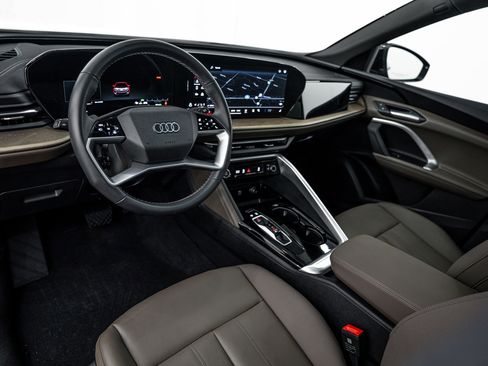 Used 2025 Audi Q5 Premium w/ Convenience Package AWD/4WD image 10