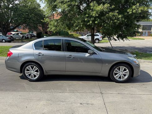 Used 2015 INFINITI Q40 AWD w/ Navigation Package image 3
