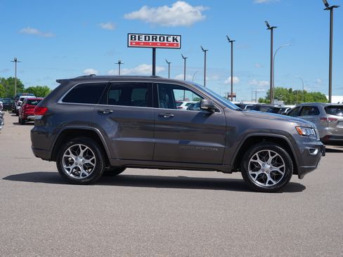 Used 2018 Jeep Grand Cherokee Limited AWD/4WD image 2