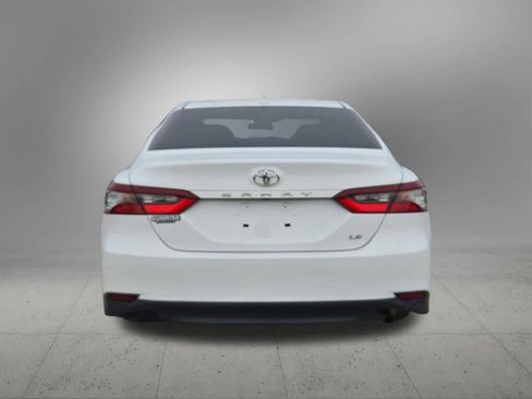 Used 2022 Toyota Camry LE FWD image 5