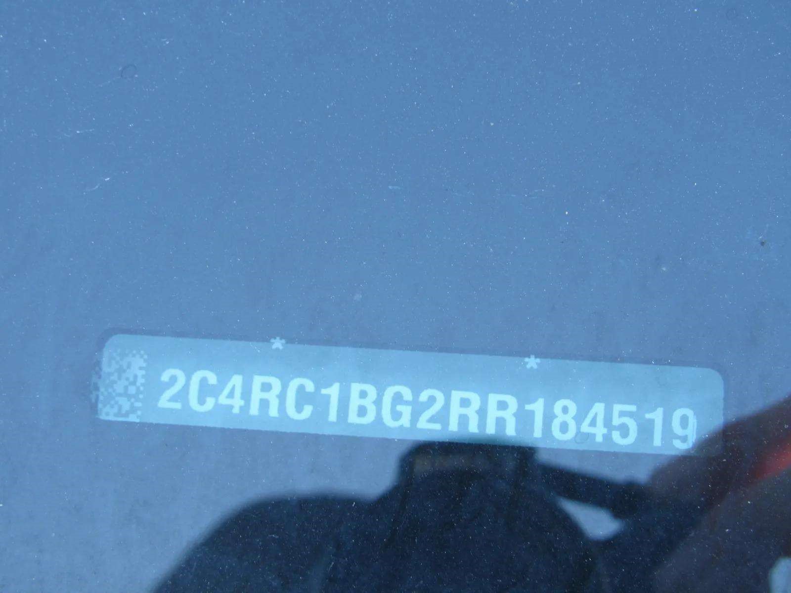 Used 2024 Chrysler Pacifica Touring-L FWD image 6