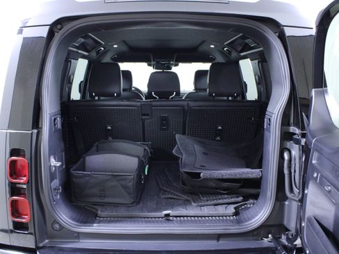 Used 2024 Land Rover Defender 110 S image 9