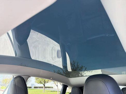 Used 2022 Tesla Model Y Long Range image 10
