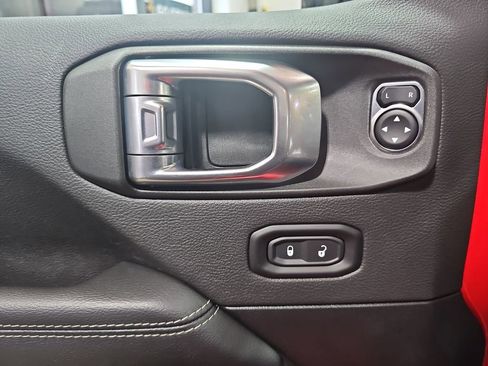 Used 2022 Jeep Wrangler Unlimited Sahara w/ Cold Weather Group image 28