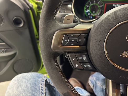 Used 2020 Ford Mustang Shelby GT500 w/ Technology Package image 26