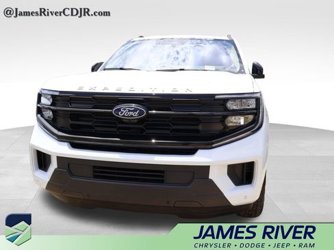 Used 2025 Ford Expedition Active AWD/4WD image 4