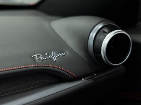 Used 2020 Ferrari Portofino RWD image 38