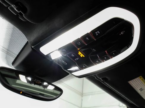 Used 2016 Porsche Cayenne Turbo S image 27