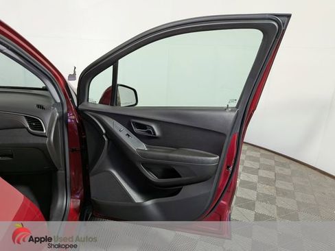 Used 2019 Chevrolet Trax LT w/ LT Convenience Package AWD/4WD image 31
