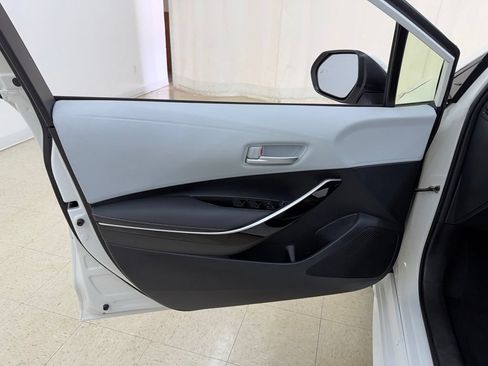 Used 2022 Toyota Corolla XSE FWD image 15