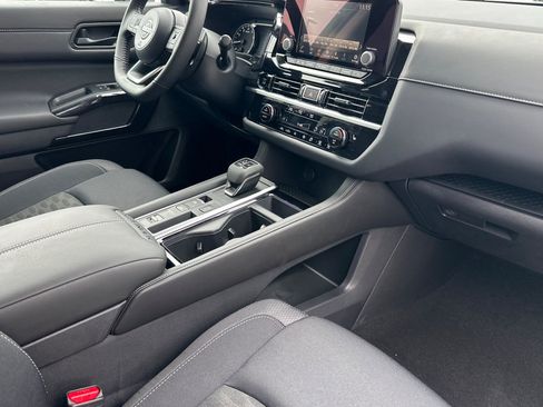 New 2025 Nissan Pathfinder SV image 17